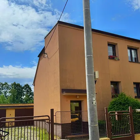 Daire Ve Druhem Patre S Parkovanim