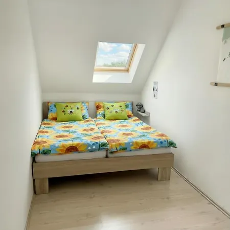 Ve Druhem Patre S Parkovanim *